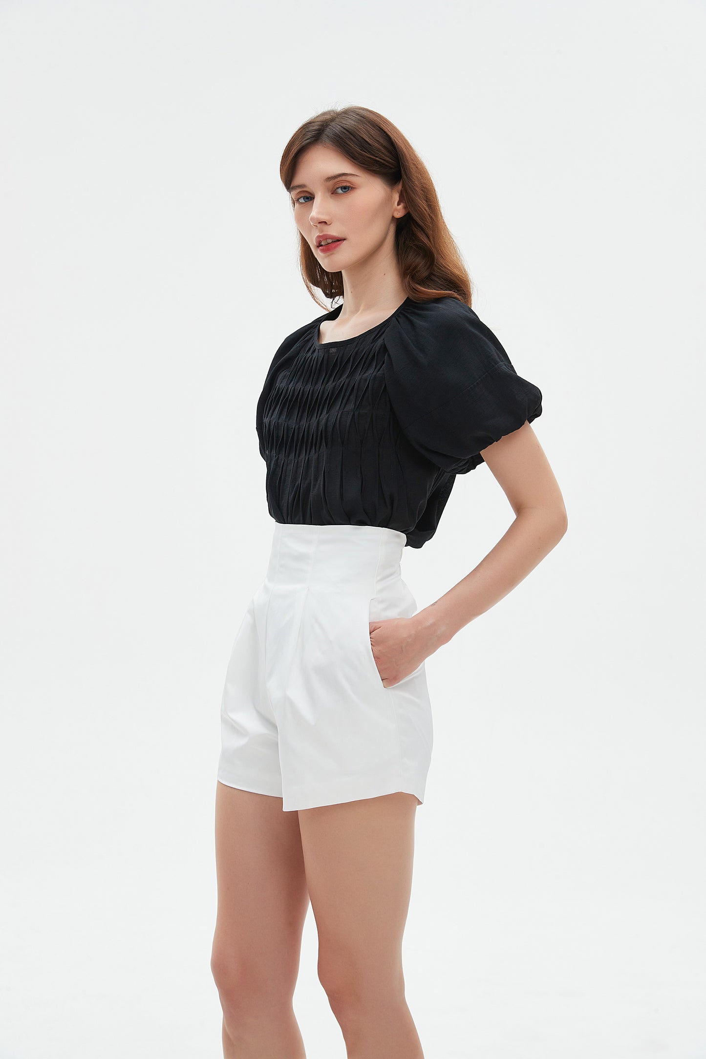 Tyla A line shorts with pocket and elastic waist